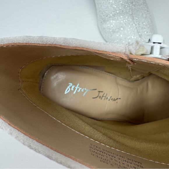 Betsey Johnson Kasey Pearl & Glitter Booties White 9.5M - Picture 11 of 11